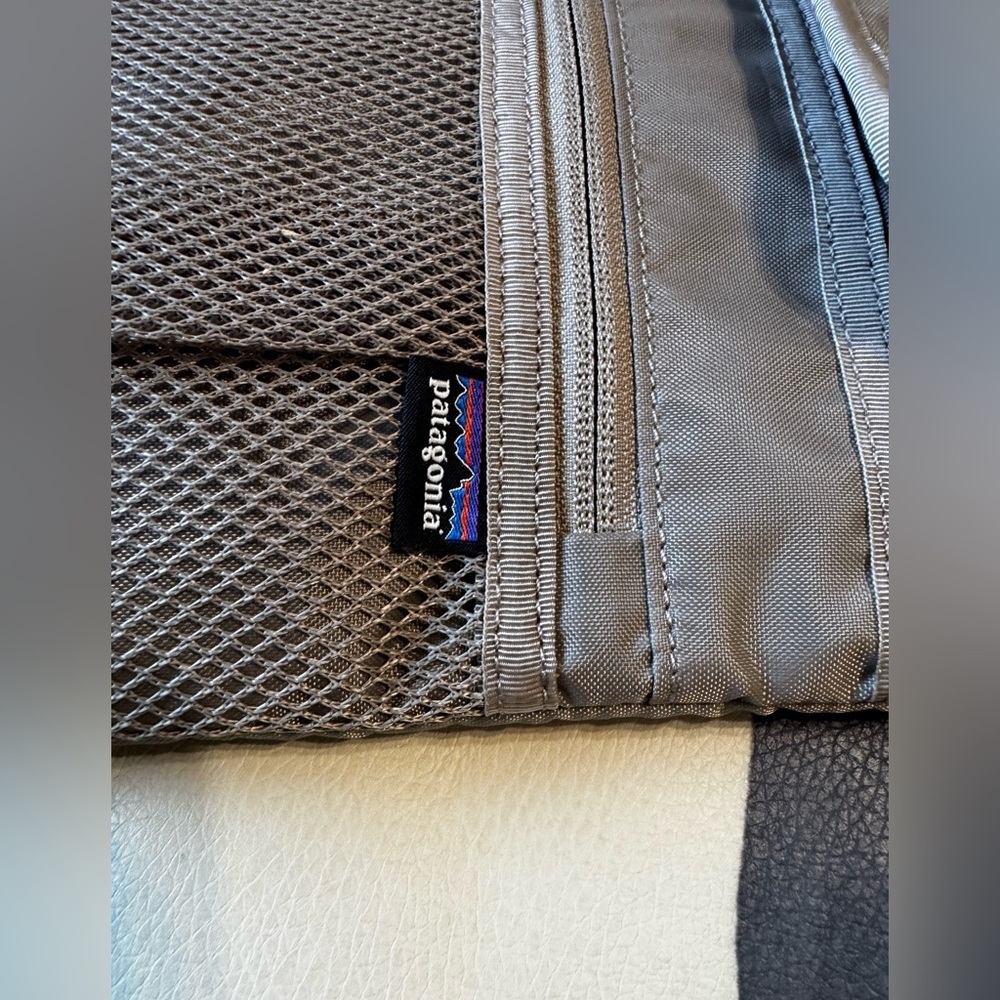 Patagonia Gray Padded Organizer Pouch Tech Sleeve Laptop Tablet Pouch - Picture 2 of 6